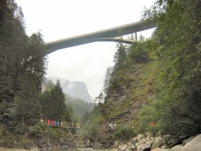 26 �ber die H�ngebr�cke